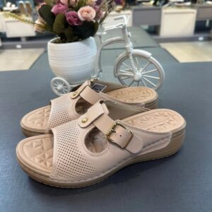 Tamanco Feminino em Couro Leve