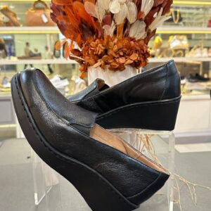 Sapato Feminino Anabela em Couro Antistress