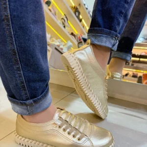 Tênis Feminino Casual em Couro Confort (Slip-on Twister)