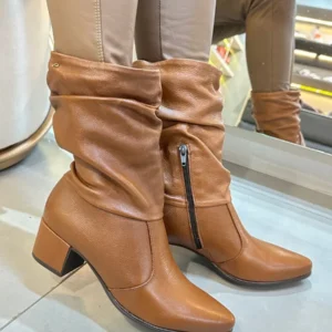 Bota Feminina Confort em Couro Pegada (Slouch)